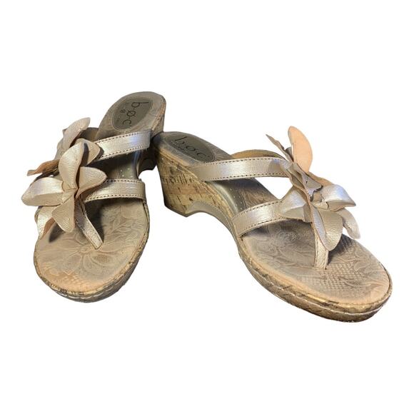 B.O.C. Born Concepts Women's Vivienne Champagne Flower Wedge Sandal 9 - Picture 1 of 10